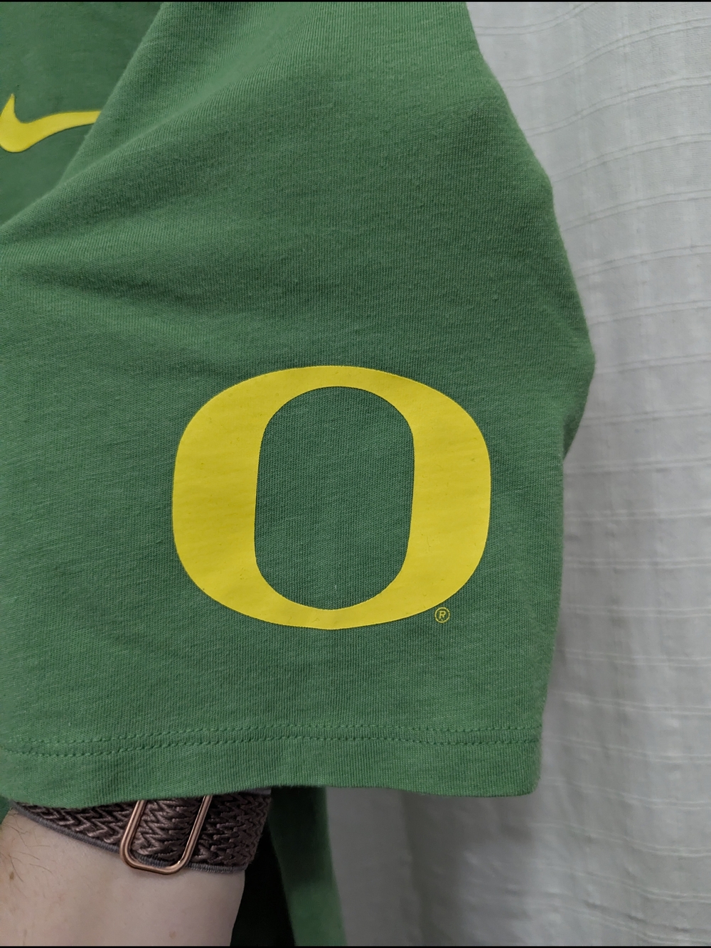 Nike Men’s Green 'The Pick' Graphic T-Shirt - Picture 9 of 12